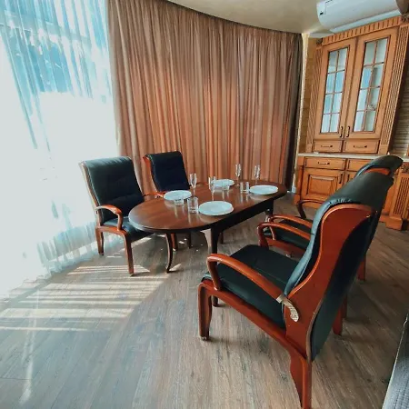 Arcadia Great 2-bedroom 89 Odessa